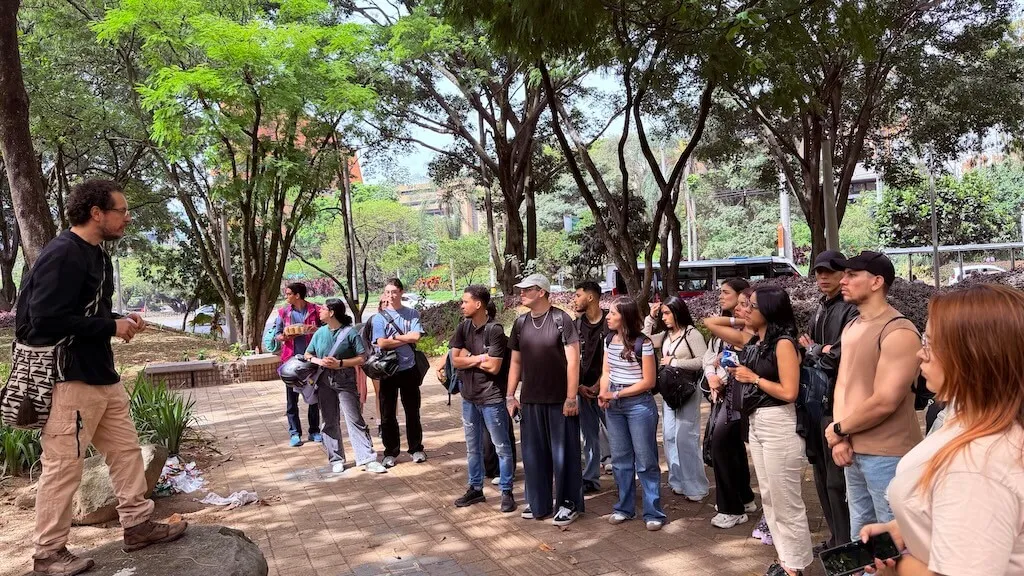 Recorrido urbano por Medellín en Creadores Medellín Joven 2026